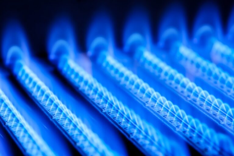 What are the differences between natural gas and propane?